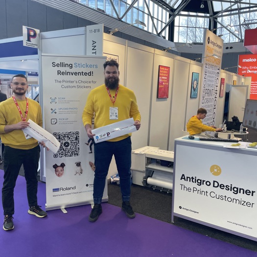 Sticker Builder enables end clients to modify outlines with ease