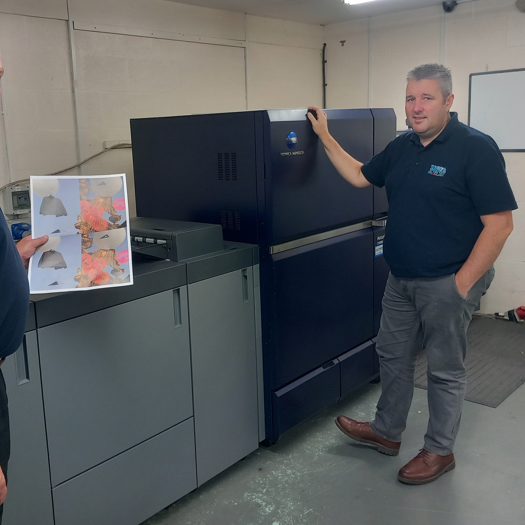Jones (right with digital printer Tony Sherratt): amazed by the quality and speed of the C12000