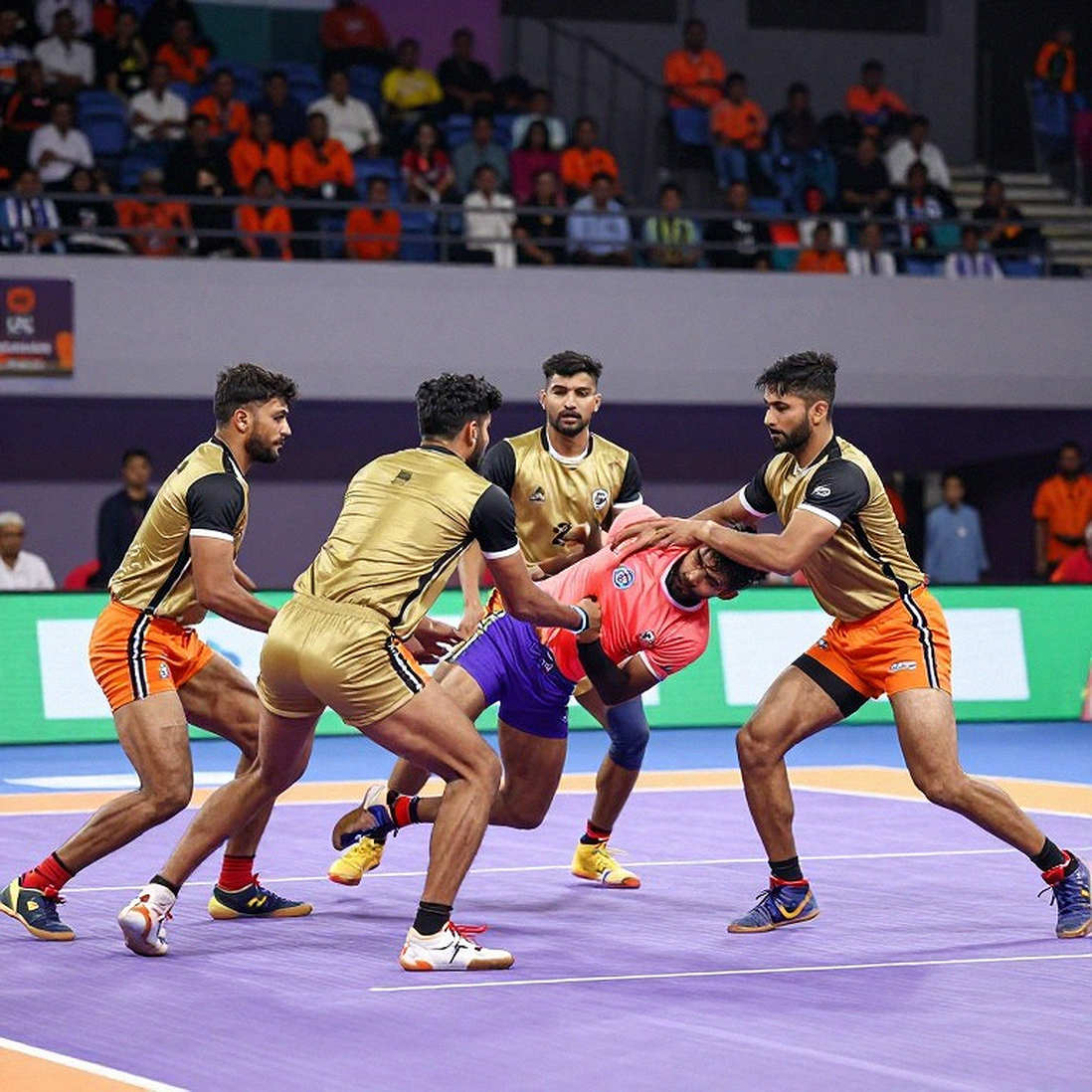 কাবাডি: যে খেলায় নিয়মই কৌশল ঠিক করে দেয়