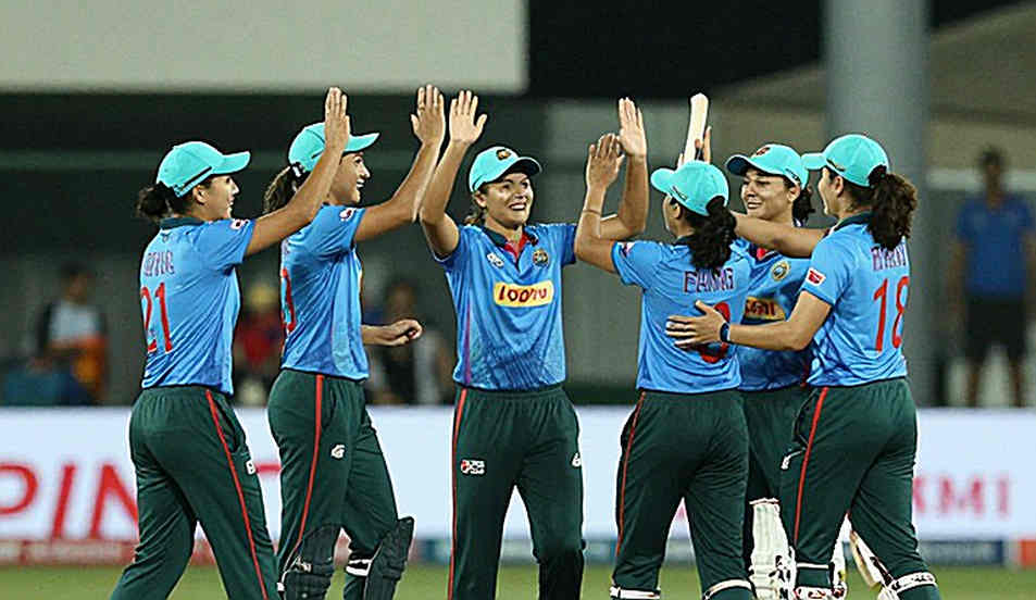 এশিয়া কাপের হিসাবের খাতা: দুবাইয়ের ৪১ ডিগ্রি, বিশ দিনের ক্যালেন্ডার আর যে শ্রম স্কোরকার্ডে ওঠে না