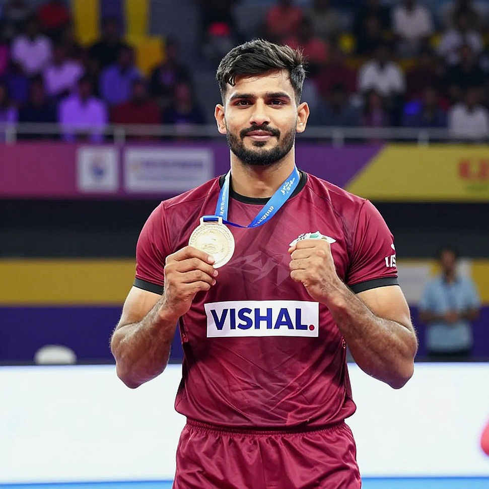 স্টার্টিং সেভেনের বাইরে পবন সেহরাওয়াত: ইরানের বিরুদ্ধে ফাইনালে ভারতের ঝুঁকিটা কোথায়?